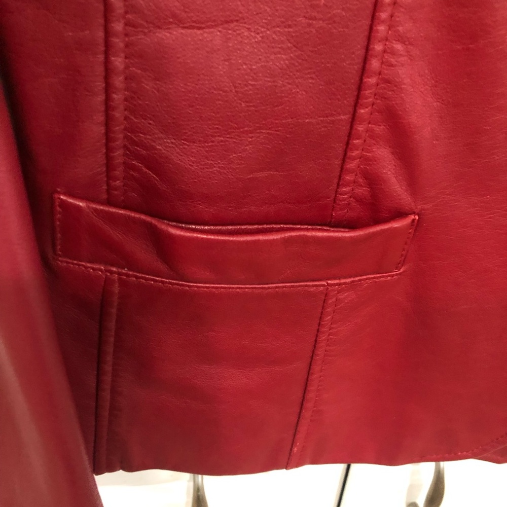 LEATHER JACKET in beautiful blood red! Slight fade right bottom sleeve, see pics - Picture 3 of 4